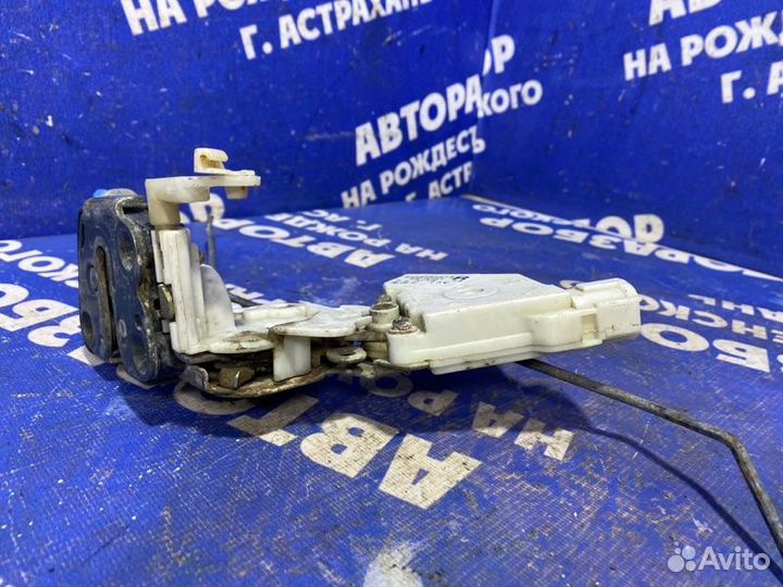 Передний правый замок двери Nissan Almera N15