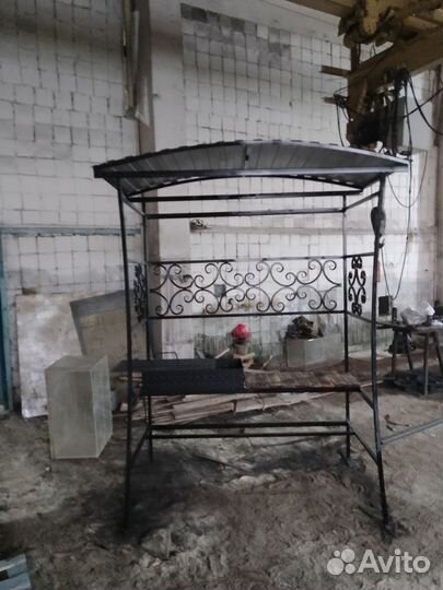 Мангальная зона под крышей