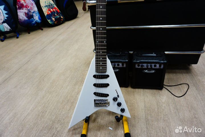 Электрогитара (Комплектом)
