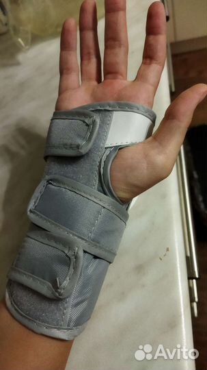 Шлем для велосипеда, наколенники, напястники