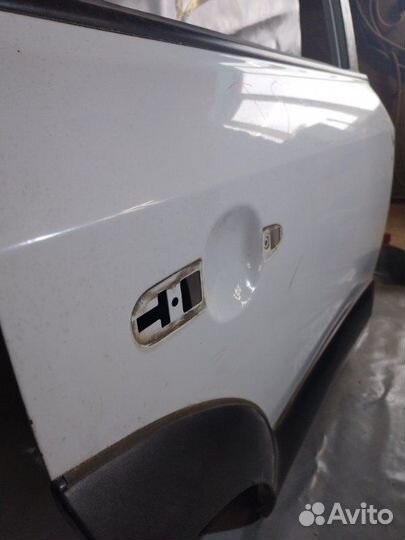 Дверь боковая задняя правая Hyundai Tucson D4EA