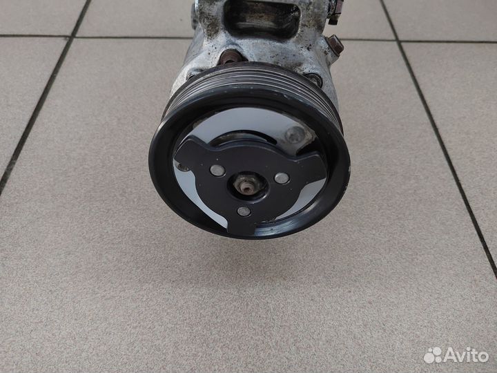 Компрессор кондиционера VW Passat B7 5K0820803C