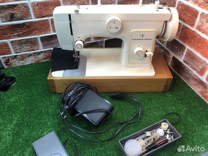 Z.8512 Швейная машинка Чайка 132м