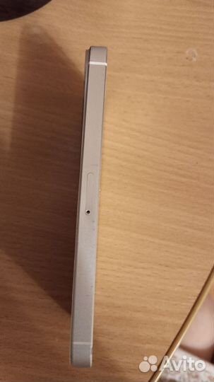 Телефон iPhone SE