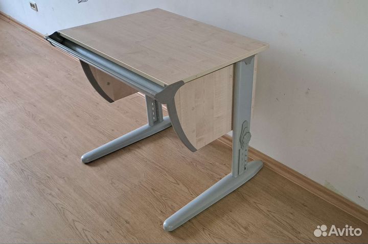 Детский стол парта