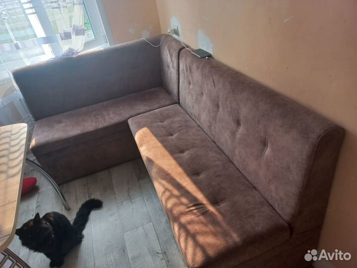 Кухонный угловой диван со спальным местом бу