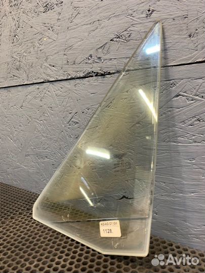 Форточка двери передняя правая Bentley Continental