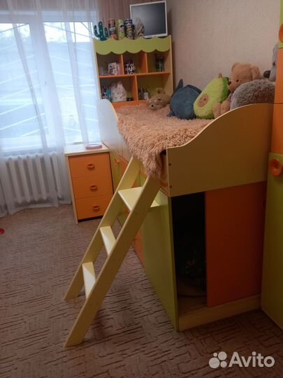 Набор детской мебели бу