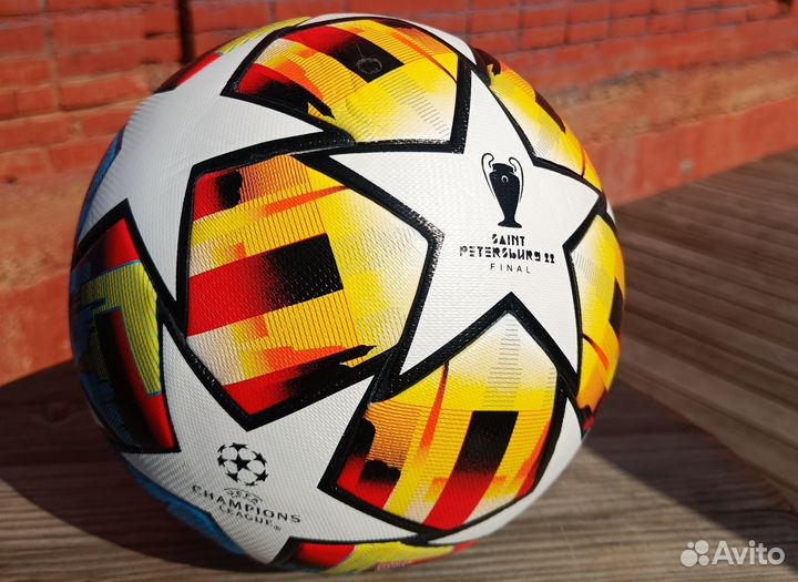 Футбольный мяч Лига Чемпионов Финал 2022