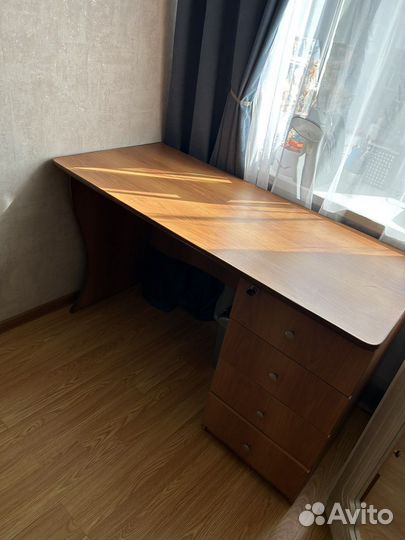 Стол письменный