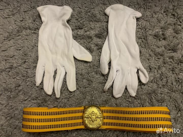 Ремень и перчатки парадные