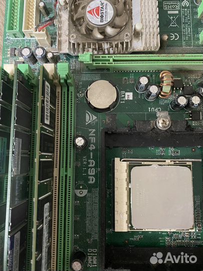 Материнская плата с процессором и памятью