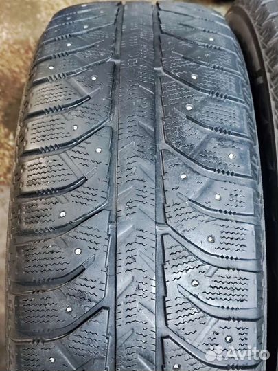 Bridgestone Ice Cruiser 7000 215/60 R17 100T