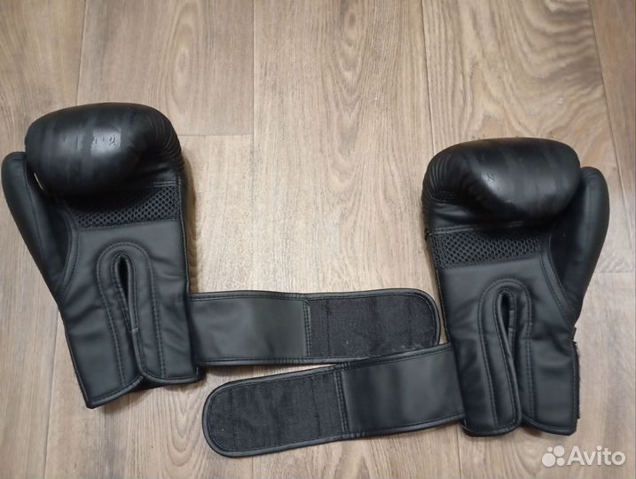 Боксерские перчатки