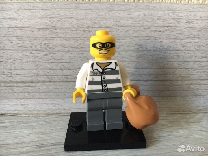 Lego грабитель