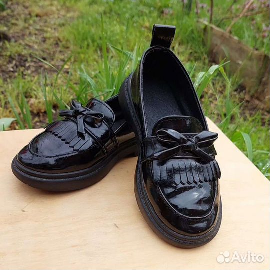 Лаковые лоферы для девочки 28 размера