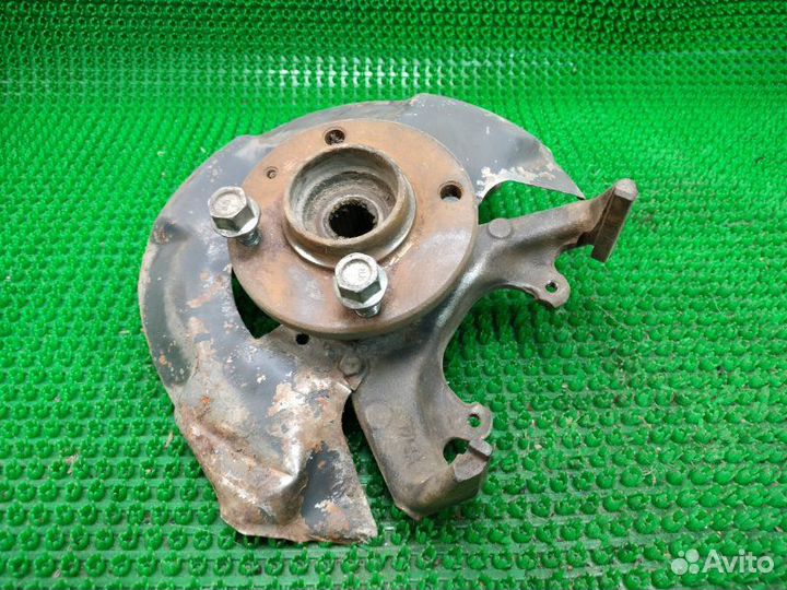 Кулак поворотный передний правый Volkswagen Golf 2