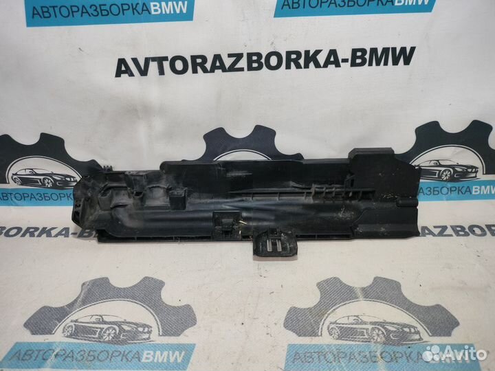 Кронштейн радиатора правый BMW 3-серия E90