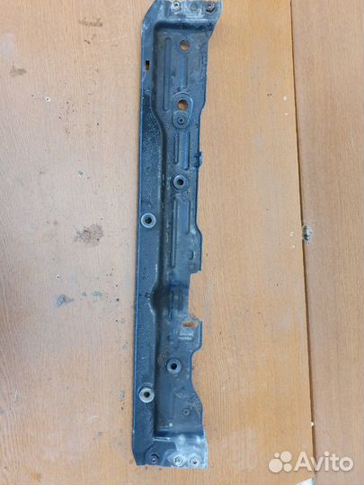 Пежо-301 нижняя планка телевизора