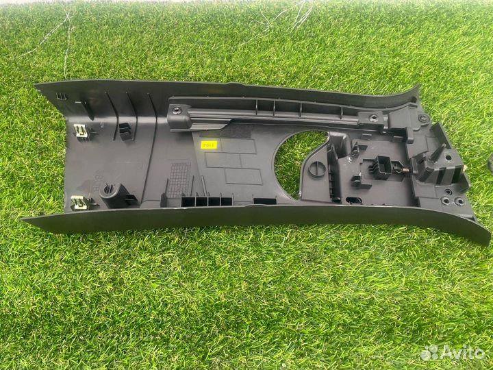 Обшивка центральной стойки левая Buick Encore GX