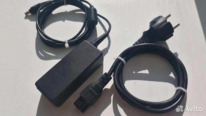 Блок питания 19V 2.1A