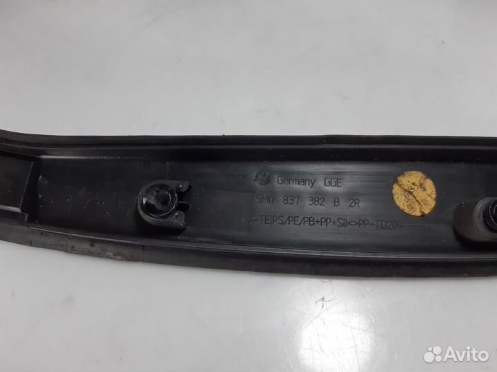 Молдинг двери передний правый Volkswagen Golf Plus