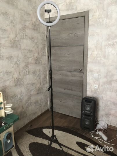 Штатив для телефона с лампой