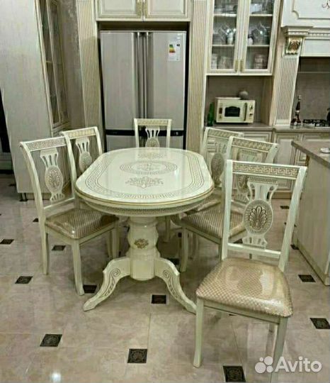 Кухонный стол и стулья