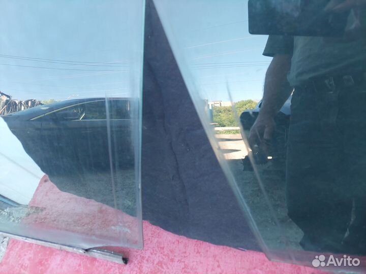 Стекло передней двери Mercedes-Benz W202