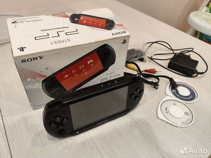 PSP e1008 Street прошитая 2 штуки