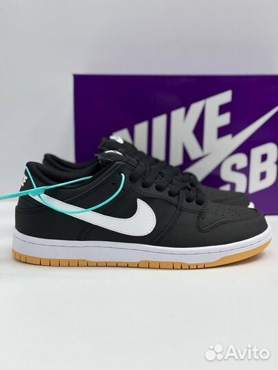 Nike sb dunk low pro black gum