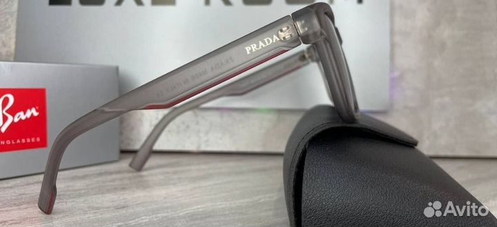 Солнцезащитные очки Prada с поляризацией