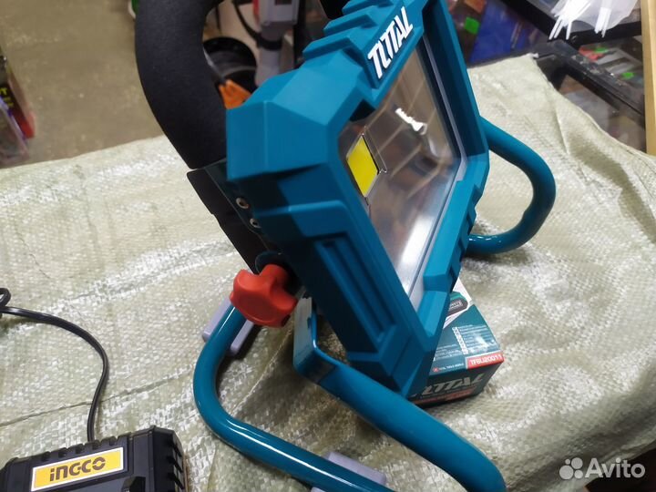 Аккумуляторный фонарь-прожектор total twli2025 (2а