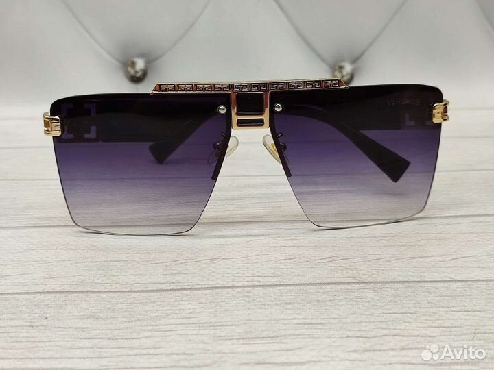 Солнцезащитные очки Versace