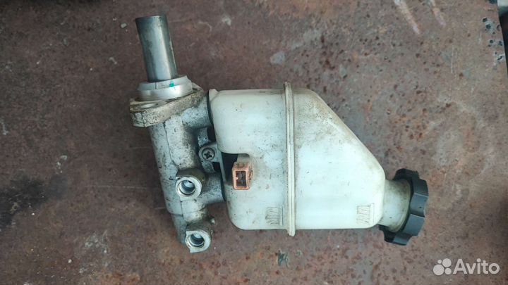 Главный тормозной цилиндр kia sorento xm 2009-2012