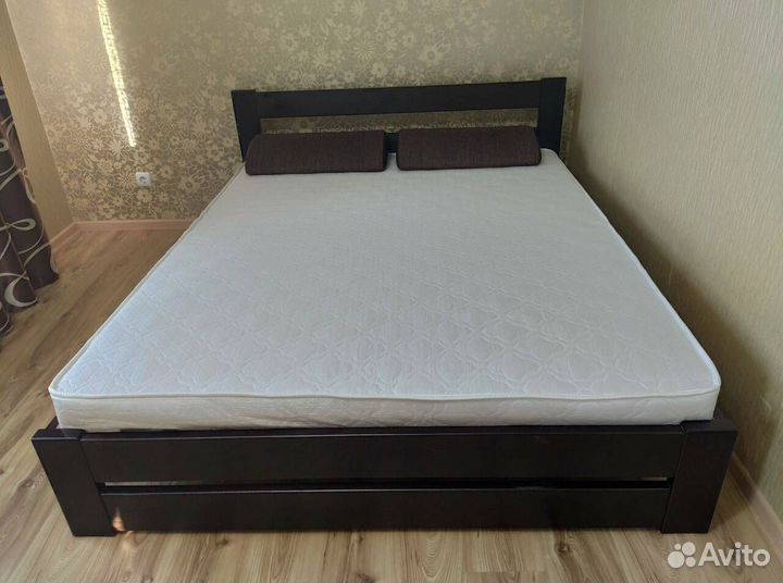 Кровать из массива дуба