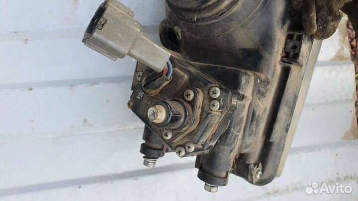 Фара правая Nissan Sunny 1990-2000