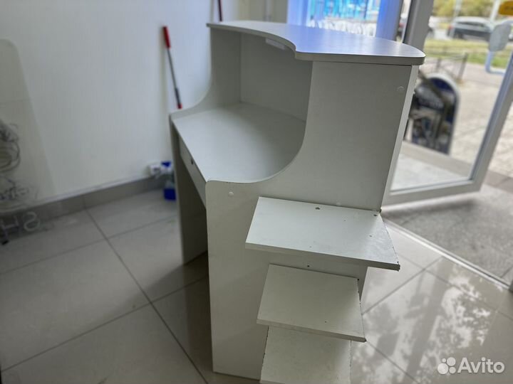 Стол ресепшн