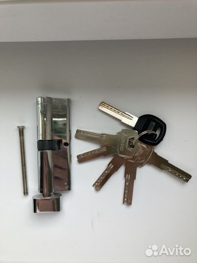 Замок (личинка замка)