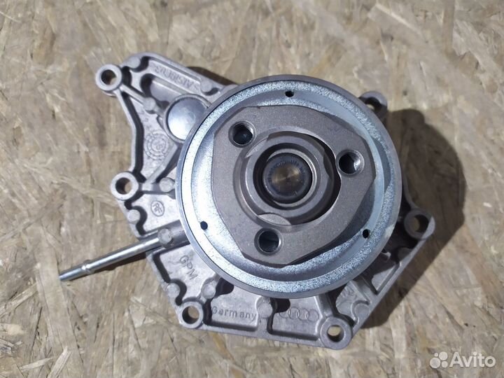 Насос водяной (помпа) audi A6 C7,4G 2011