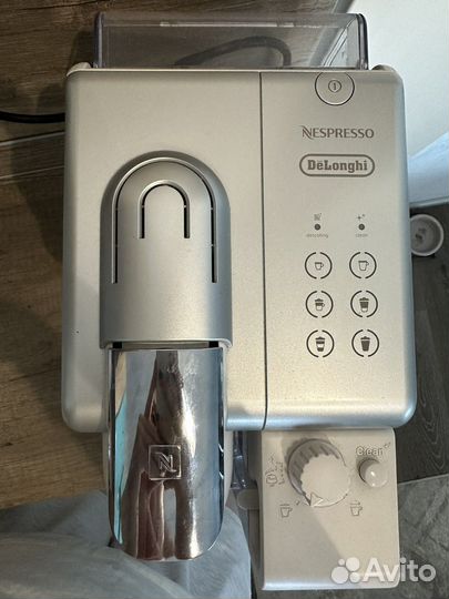 Капсульная кофемашина delonghi