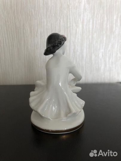 Статуэтка фарфор