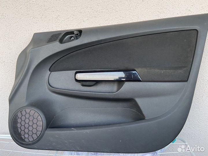 Обшивка двери Opel Corsa