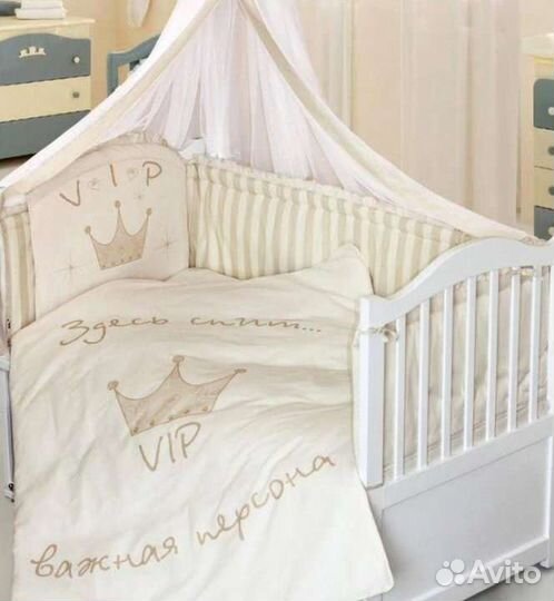 Бортики и постельное бельё в кроватку