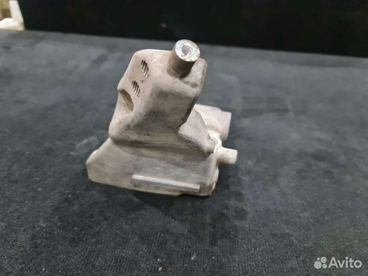 Кронштейн опоры двигателя правый Mercedes W222