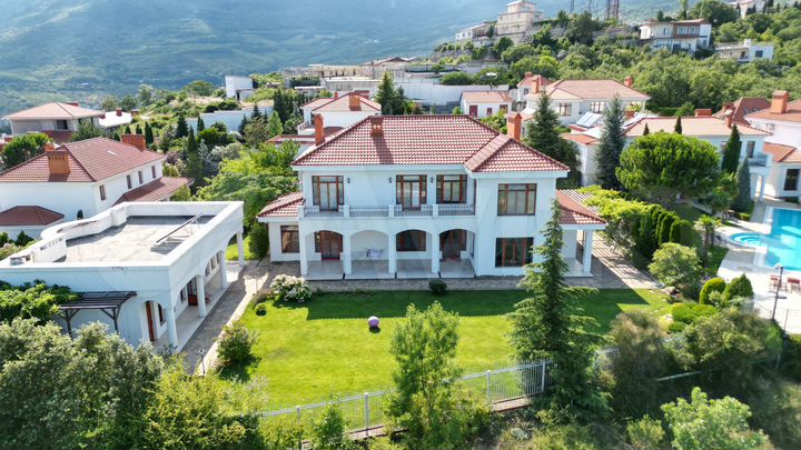 Дом 400 м² на участке 20 сот.