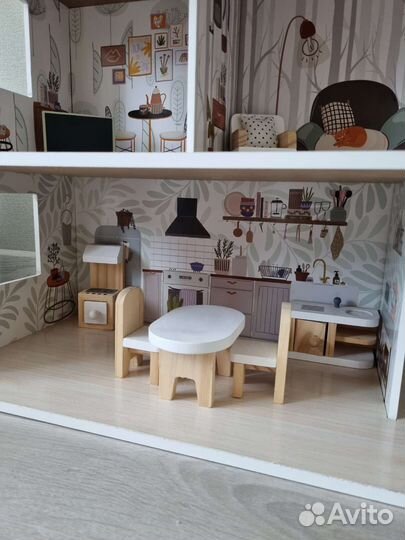 Кукольный домик с мебелью