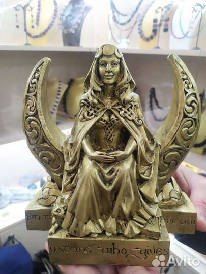 Богиня луна