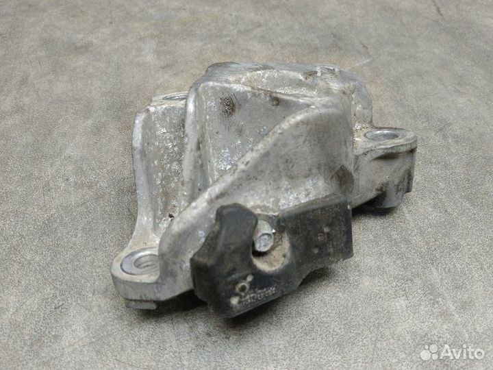 Кронштейн опоры двигателя Nissan Teana L33 2.5