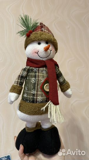 Снеговик под елку